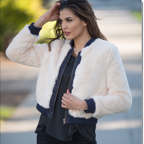 Best seller! Unique Cream fur bomber - Picture 4 of 4
